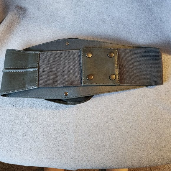 NWOT Hand-made unique gray leather wide belt with large Rose flower SZ M/L - Picture 4 of 6